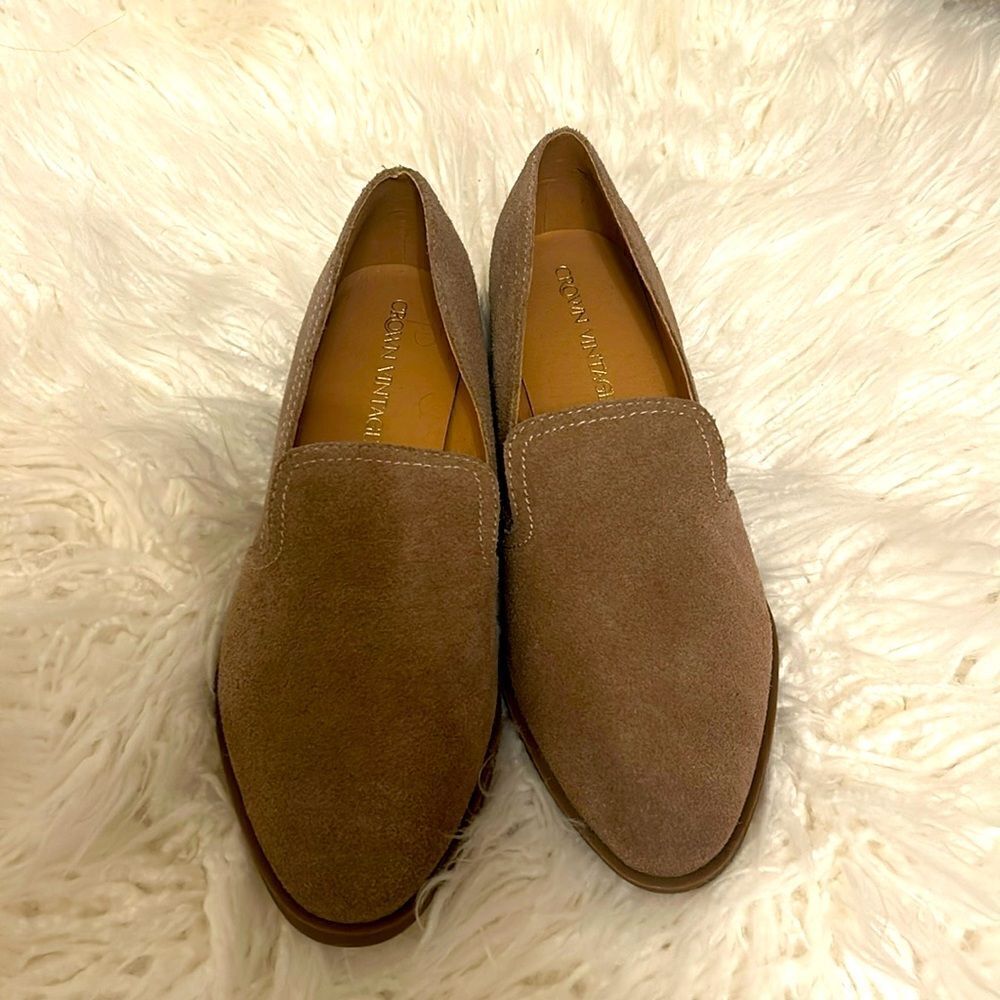 Crown vintage new suede loafers taupe color size 10